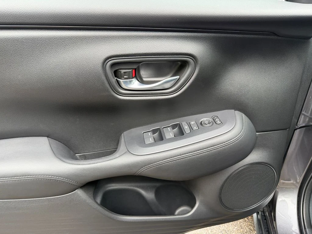 2025 Honda HR-V LX - Photo 15