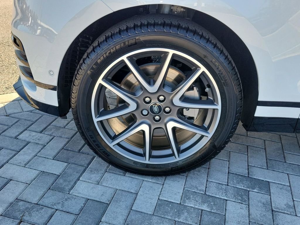 New 2026 Fuji White Land Rover Dynamic SE image 13