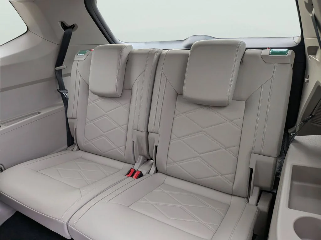 New 2026 White/off-white Volkswagen 2.0T SE image 15