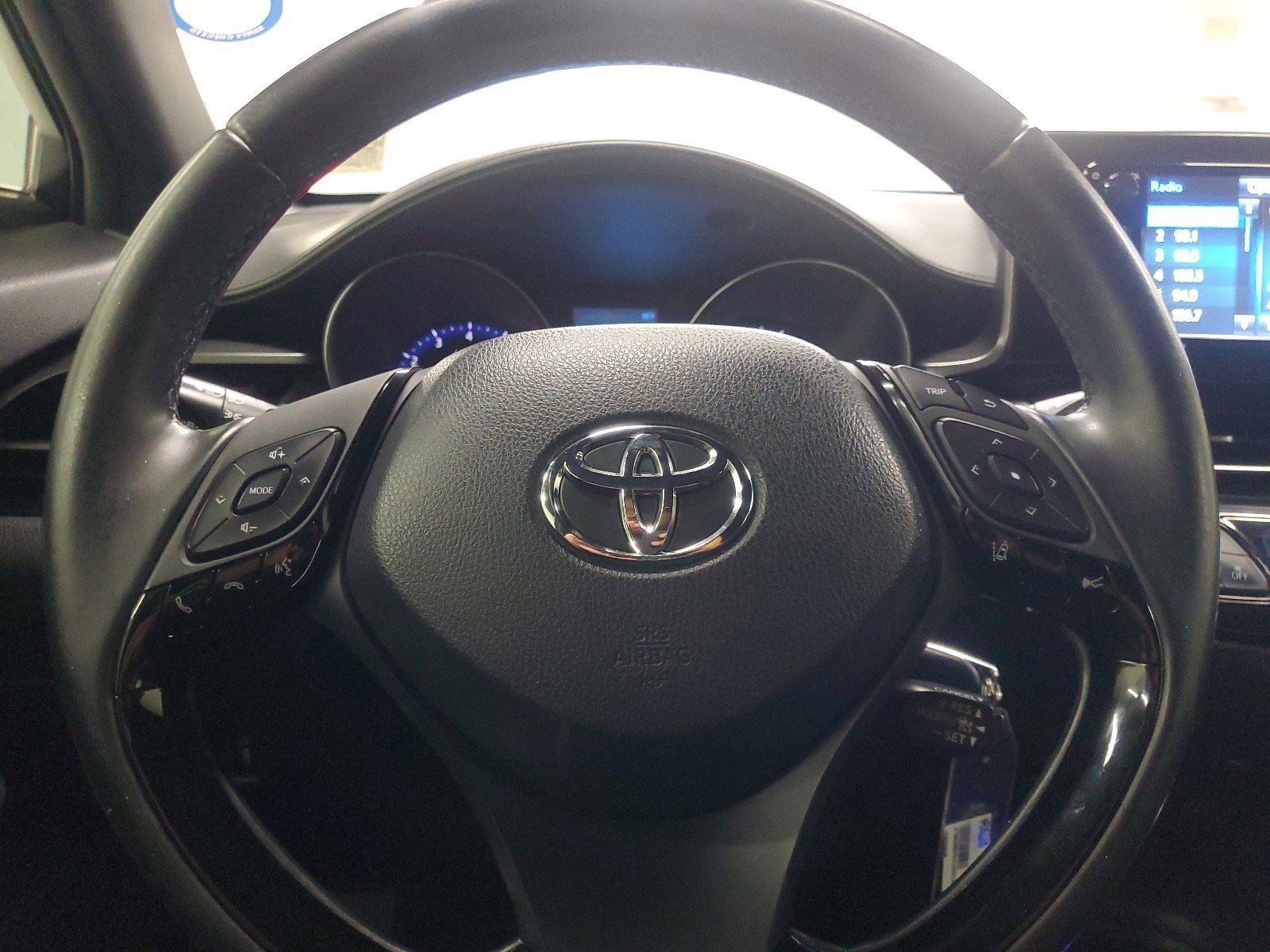 Used 2018 Blizzard Pearl Toyota XLE image 21