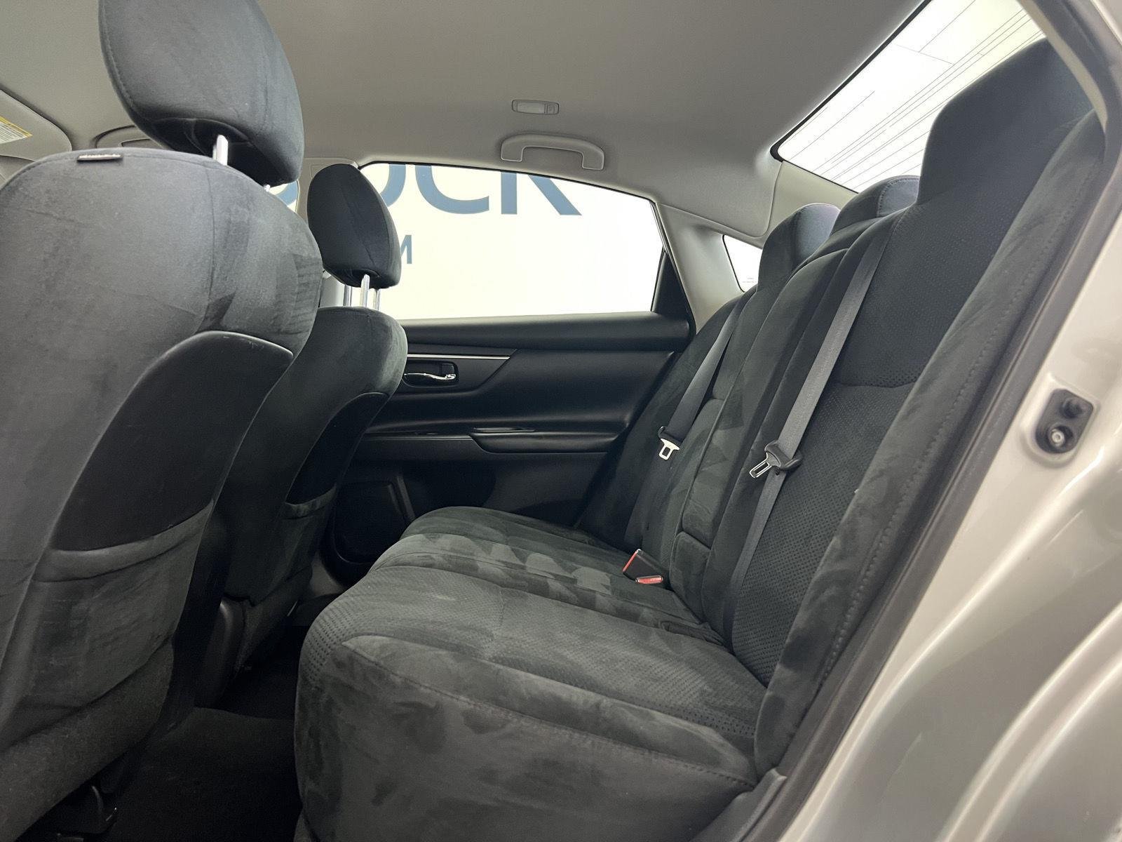 Used 2015 Brilliant Silver Nissan 2.5 S image 23