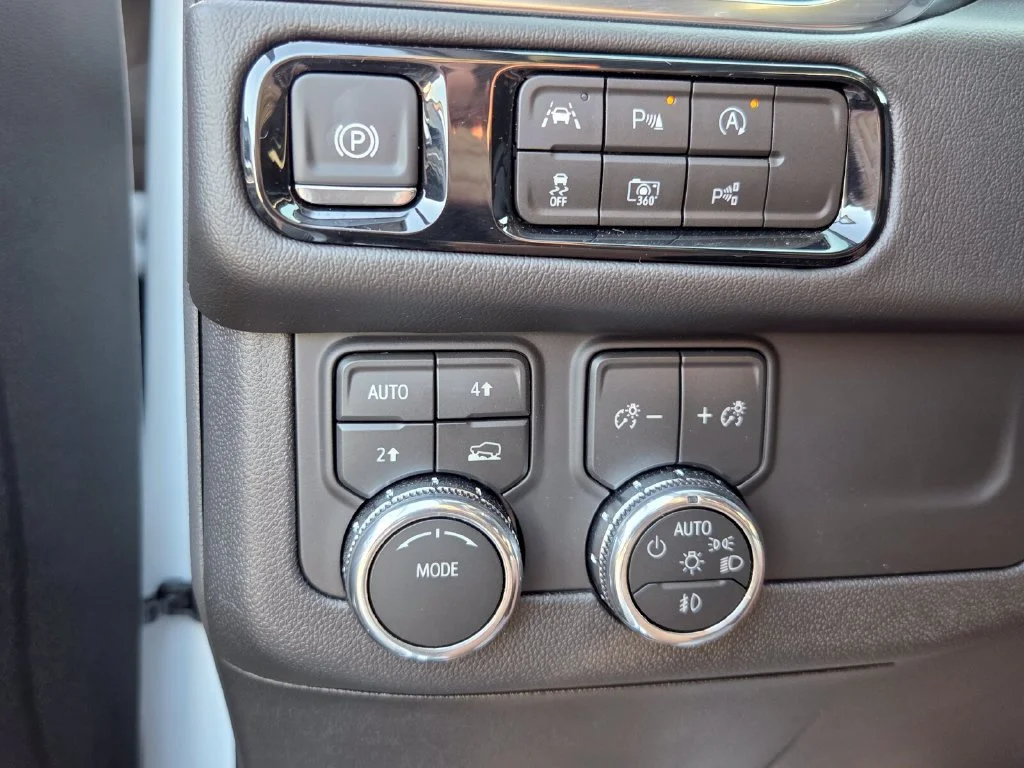 Used 2026 Glacier White Tricoat GMC Denali image 29