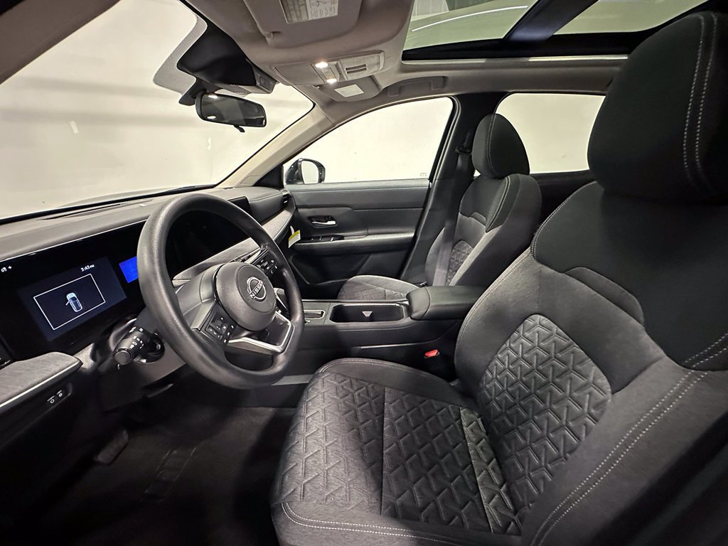 Used 2026  Nissan SV image 3