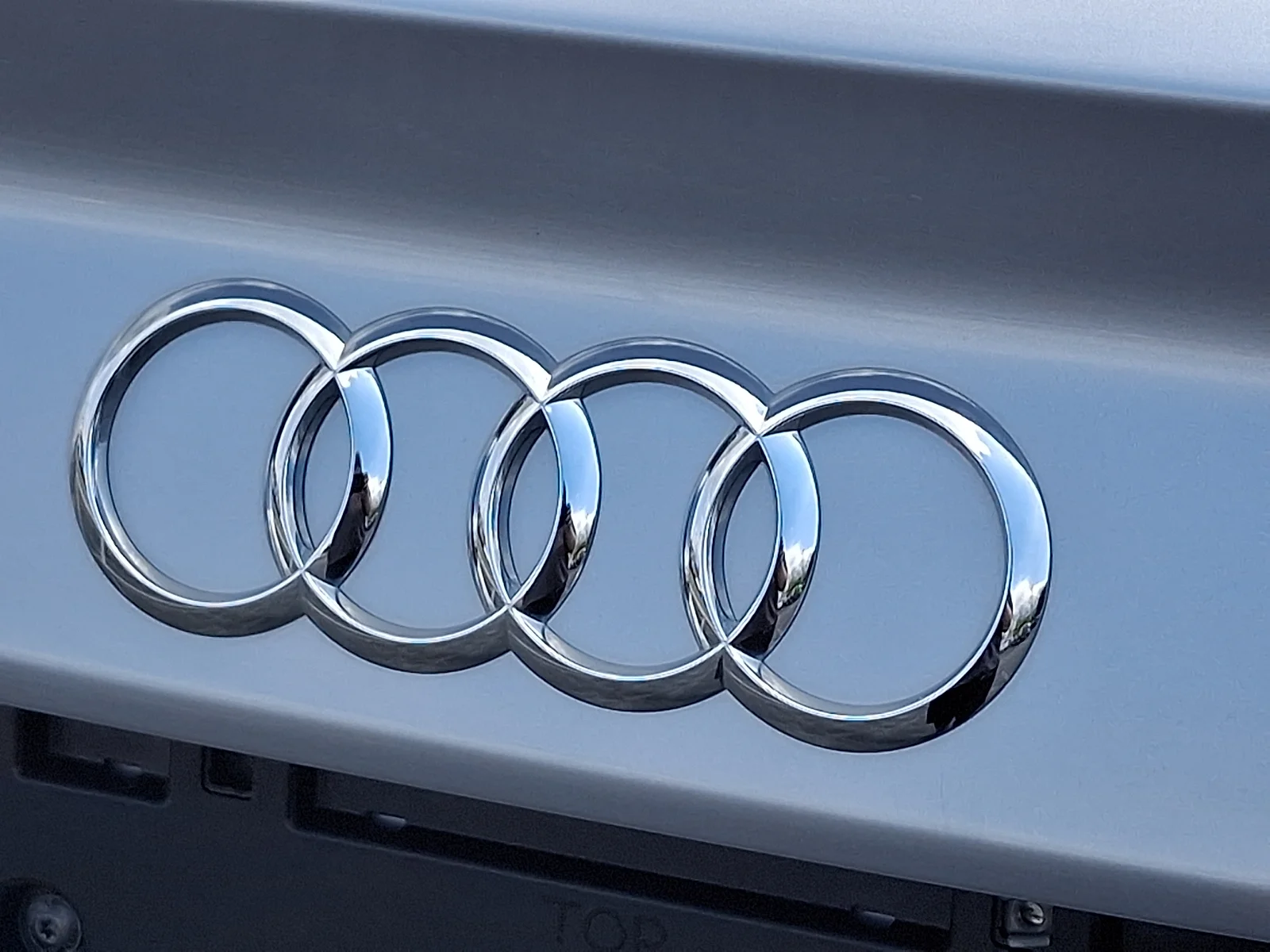 Used 2022 Florett Silver Metallic - L5L5 Audi Premium 40 TFSI Front-Wheel Drive S tronic image 30