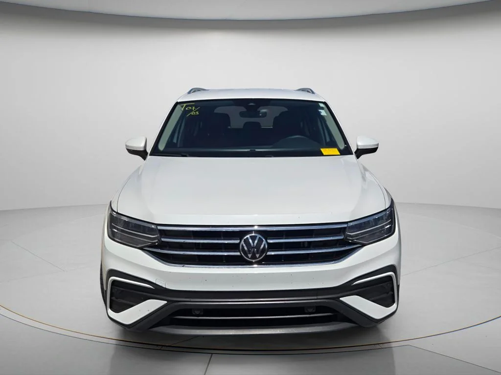 Used 2023 White Volkswagen 2.0T SE image 3