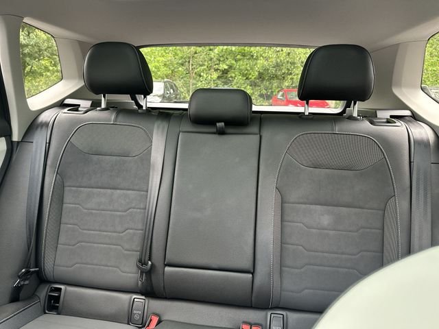 Used 2025 Gray Volkswagen 1.5T SE image 28