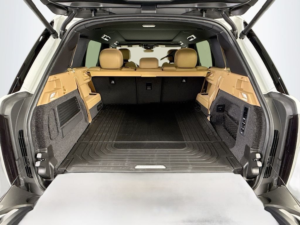 New 2026 Fuji White LAND ROVER SE 7 Seats image 27