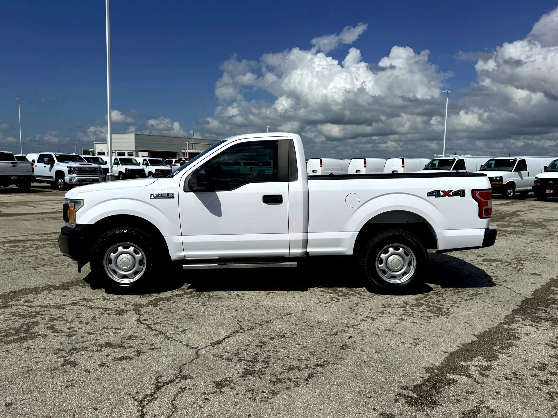 Used 2018  Ford XL image 9
