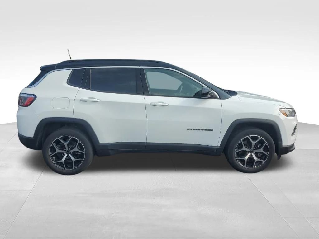 Used 2025 White Jeep Limited image 9