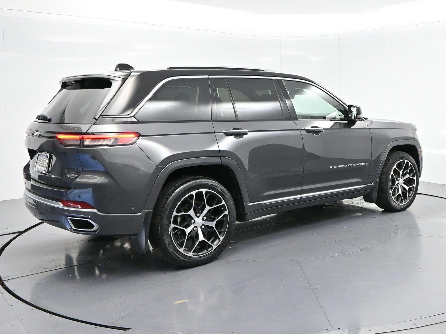 Used 2022 Baltic Gray Metallic Clearcoat Jeep Summit Reserve image 7