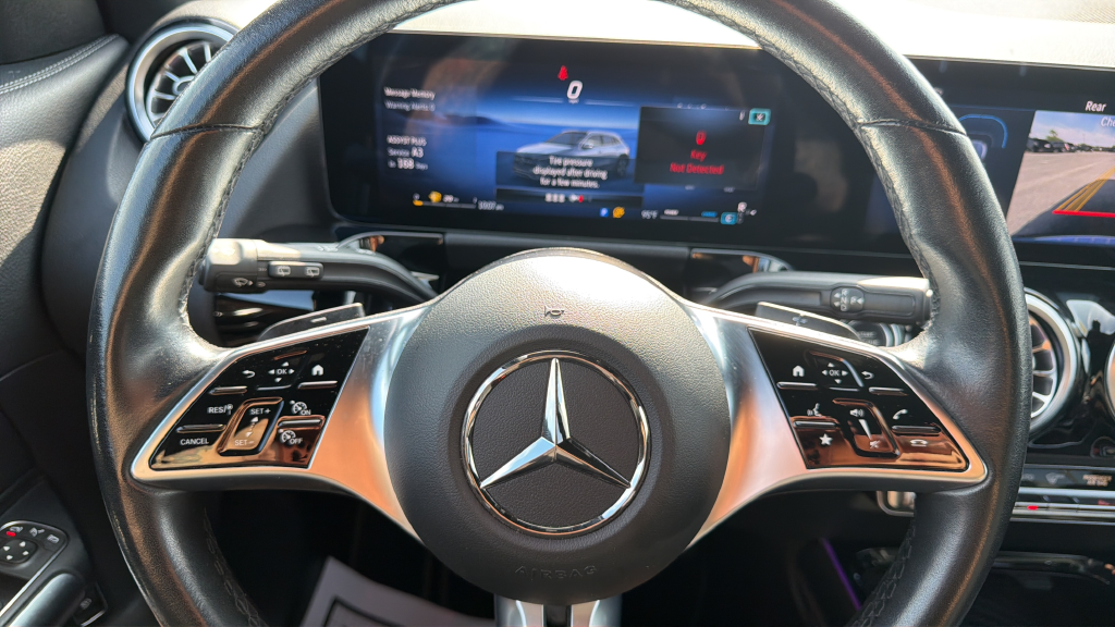 Used 2025 Mountain Gray Metallic Mercedes-Benz GLA 250 image 25