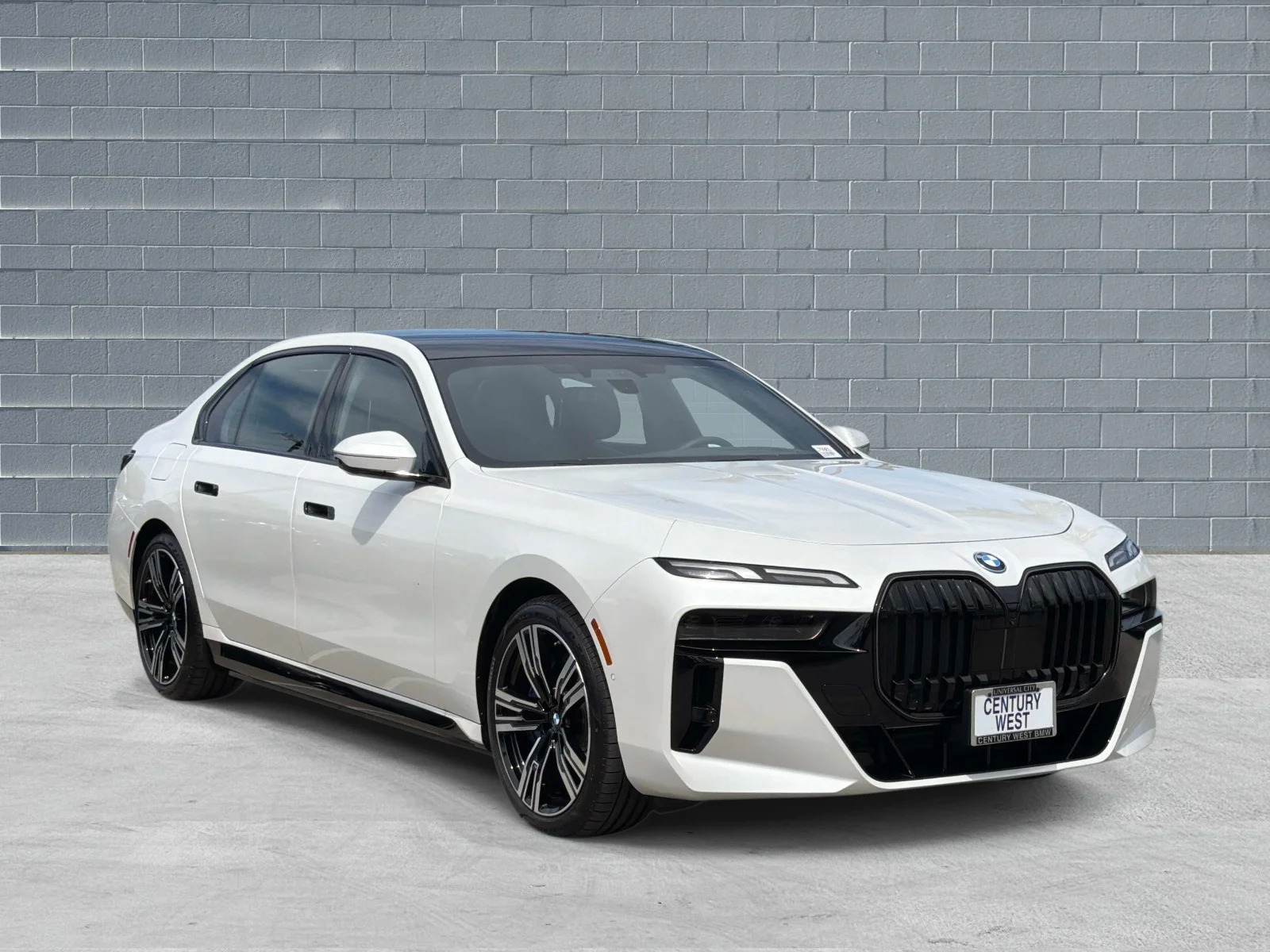 2026 BMW 7 Series 750e xDrive Sedan's photo
