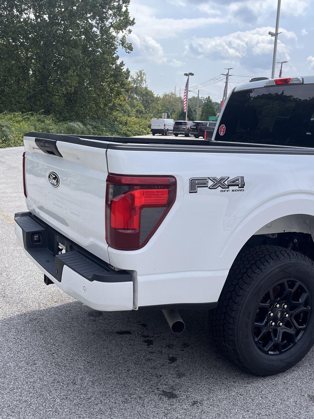 Used 2025 Oxford White Ford XLT image 10