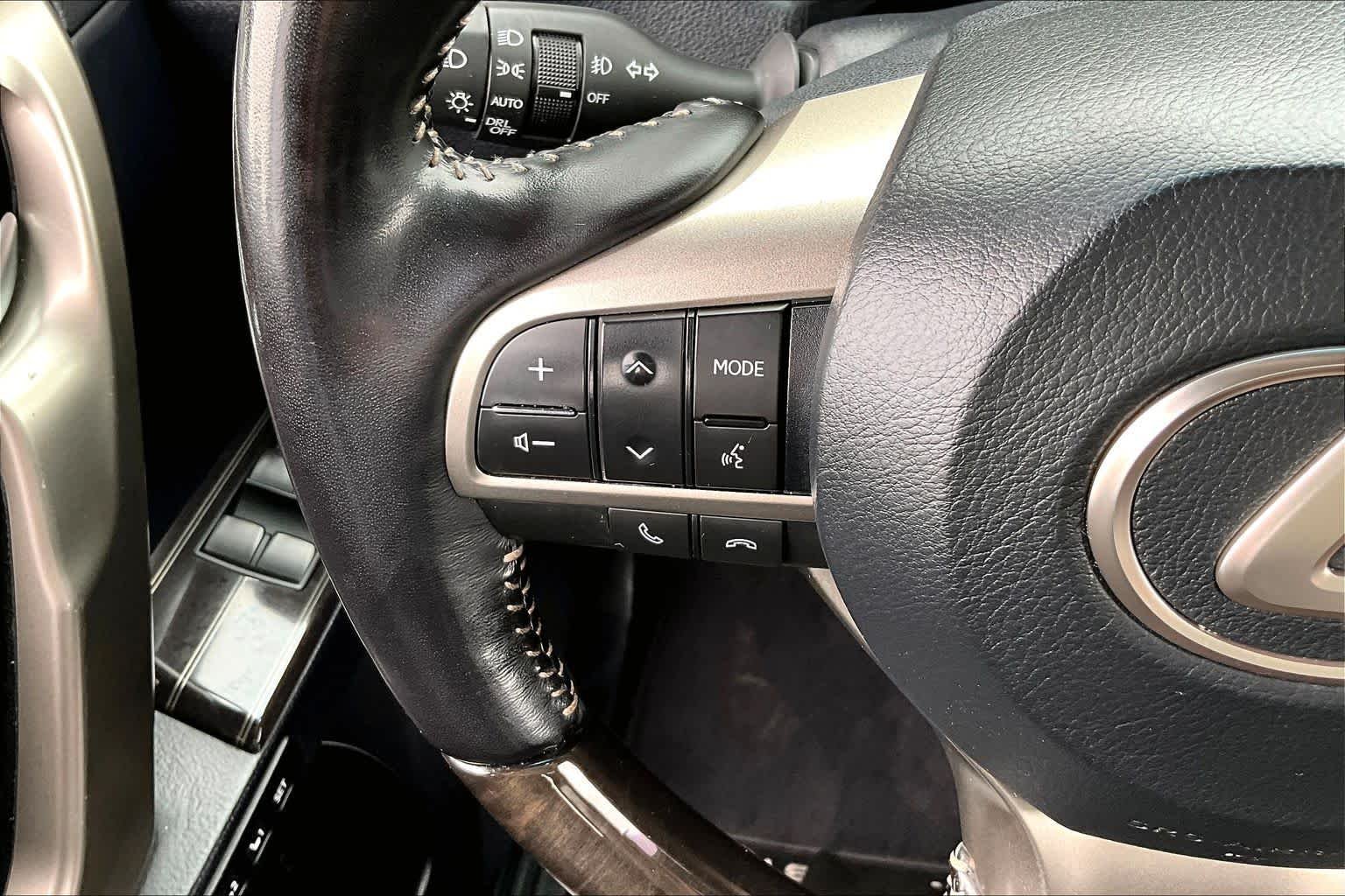 Used 2021 Starfire Pearl Lexus Luxury image 22