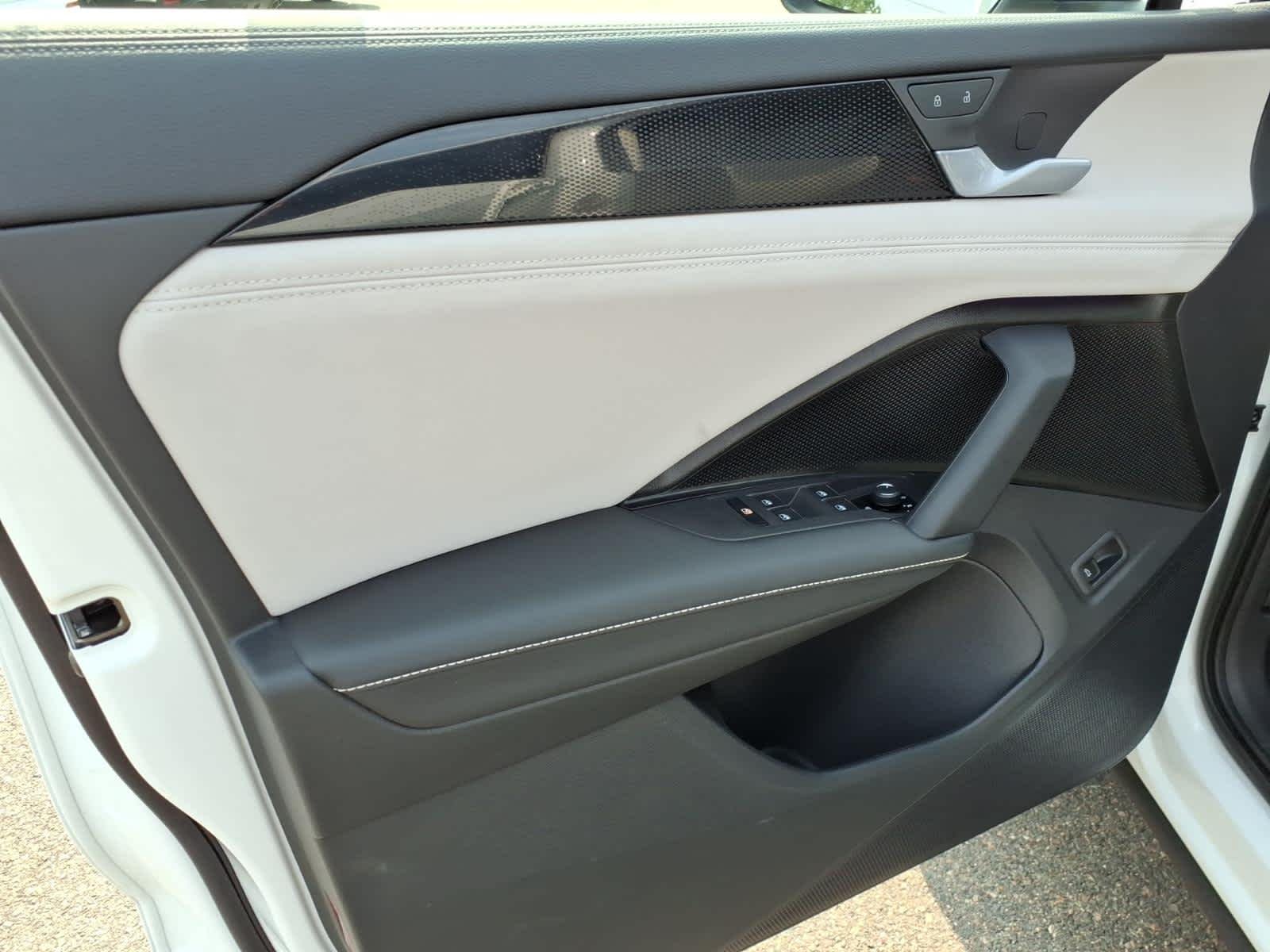 Certified Used 2025 Pure White Volkswagen SE image 10