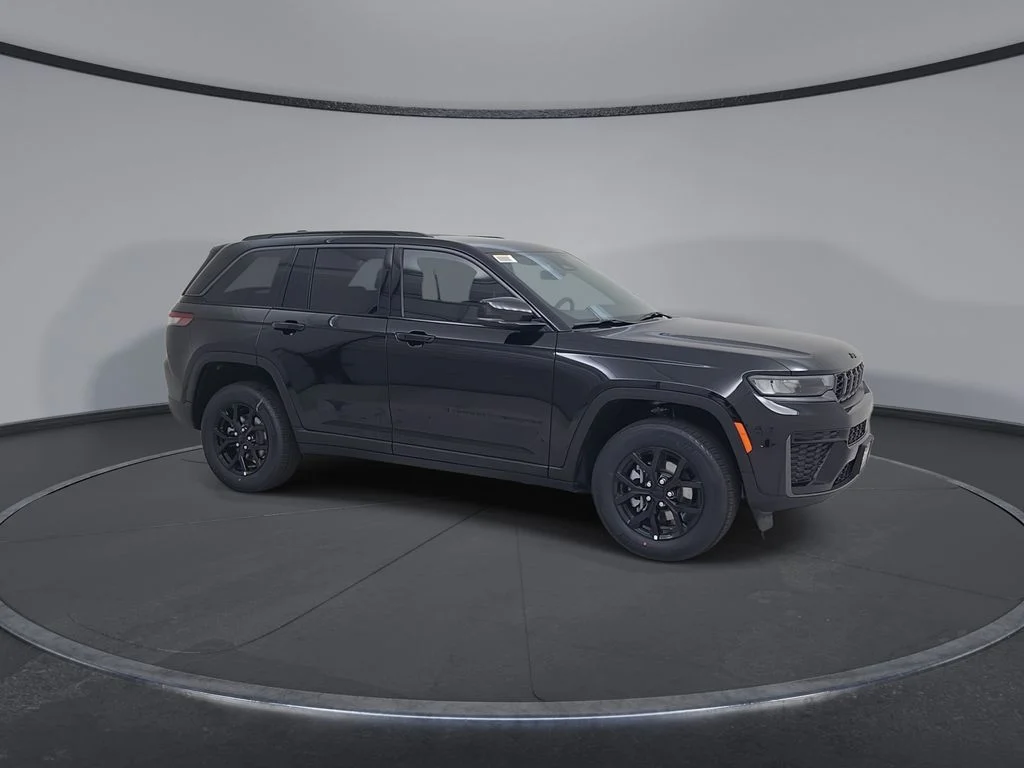 New 2026 Diamond Black Crystal Pearl-Coat Exterior Paint Jeep Altitude image 2