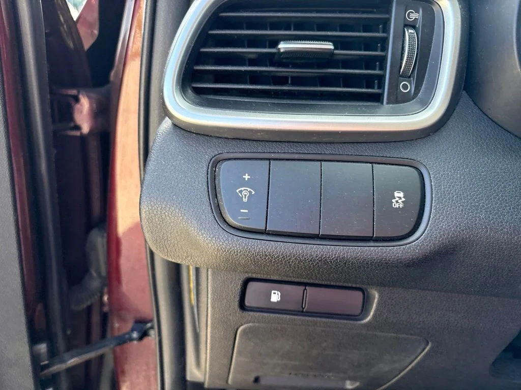 Used 2017 Purple Kia LX image 26