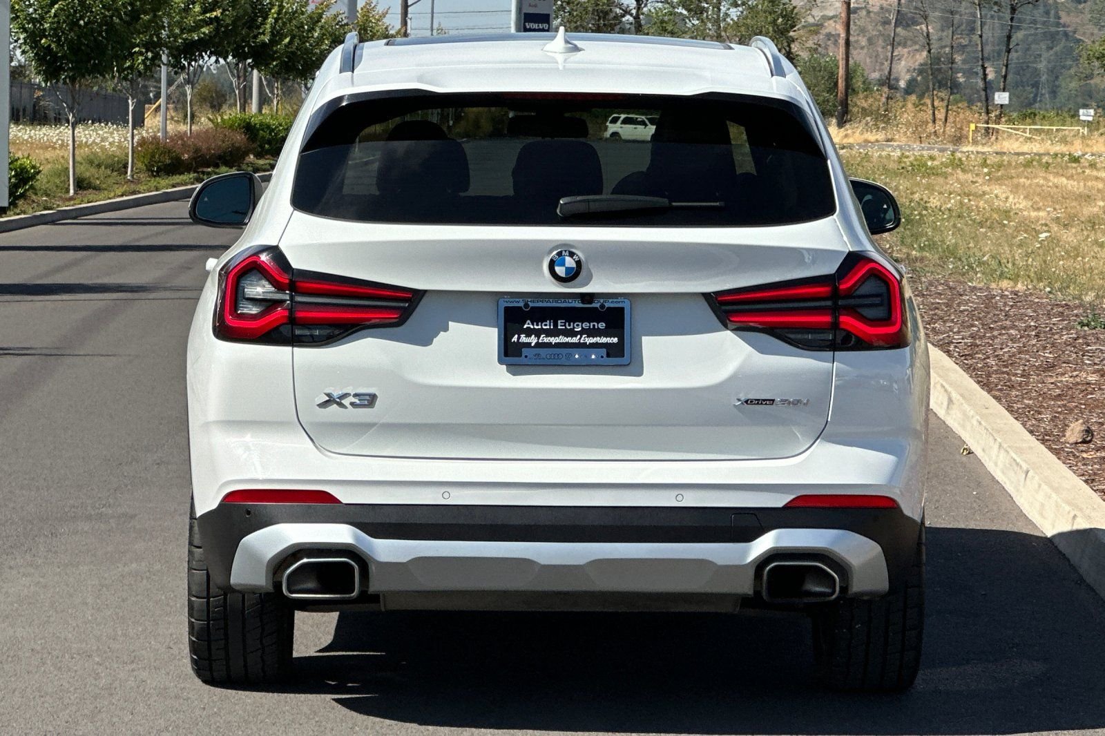 Used 2024  BMW xDrive30i image 4