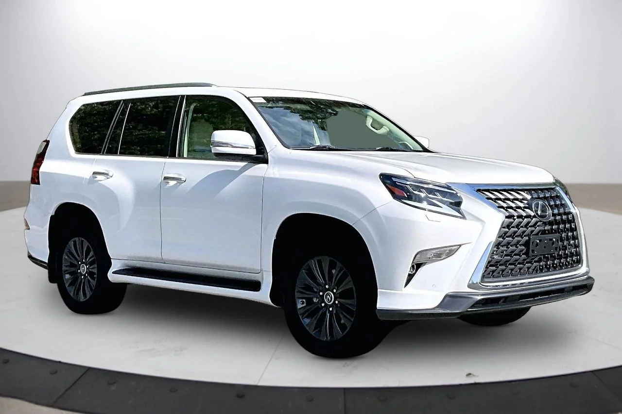 Used 2020  Lexus 460 image 2
