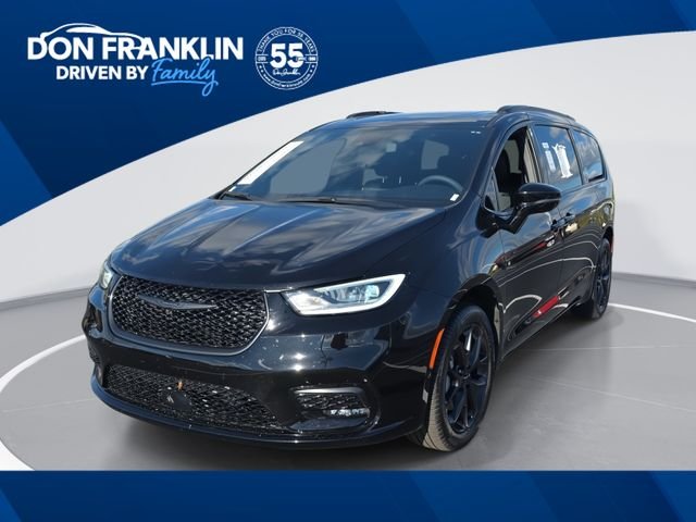 2024 Chrysler Pacifica Limited AWD's photo