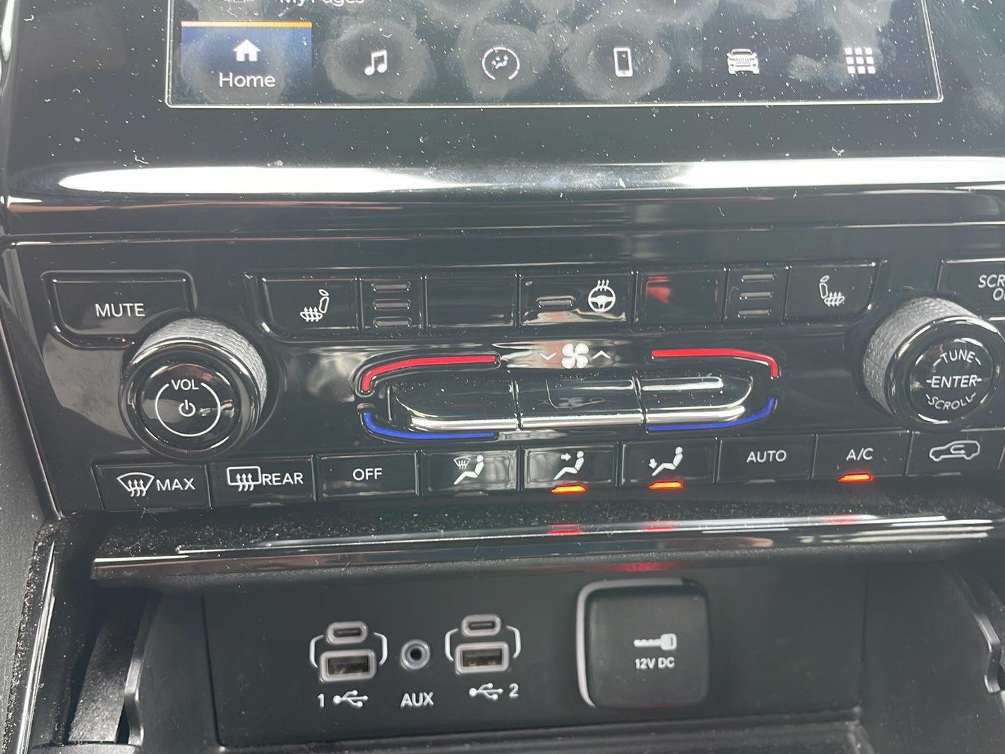 Used 2023 Diamond Black Crystal Pearlcoat Jeep Altitude image 5