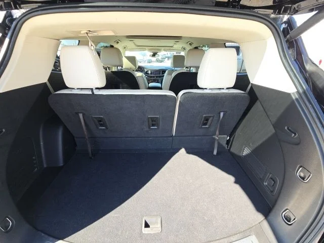 Used 2022 Black Buick Essence image 12