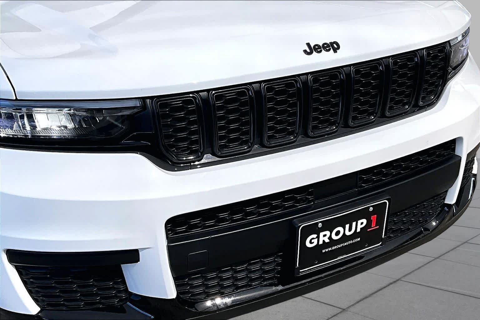 Used 2025 Bright White Clearcoat Jeep Altitude X image 30