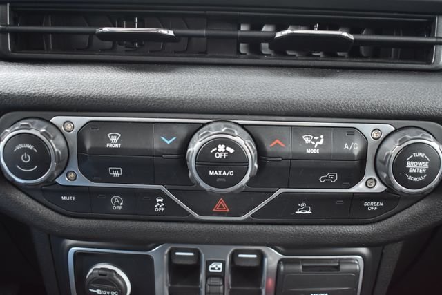 Used 2024 Green Jeep Sport S image 31