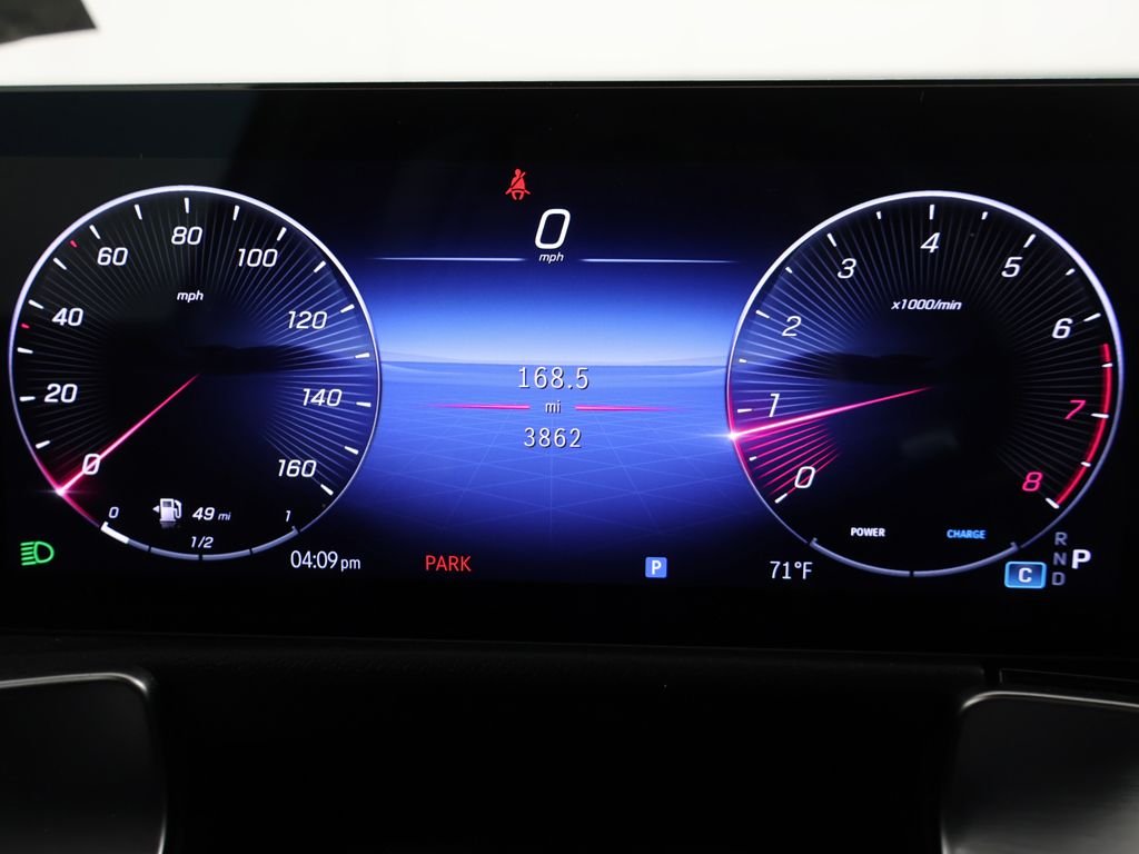 Used 2025 White Mercedes-Benz GLB 250 image 39