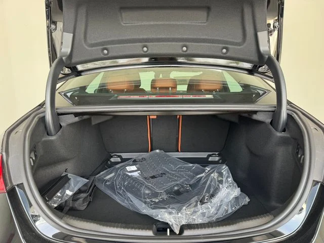 New 2026  Mercedes-Benz C 300 image 8