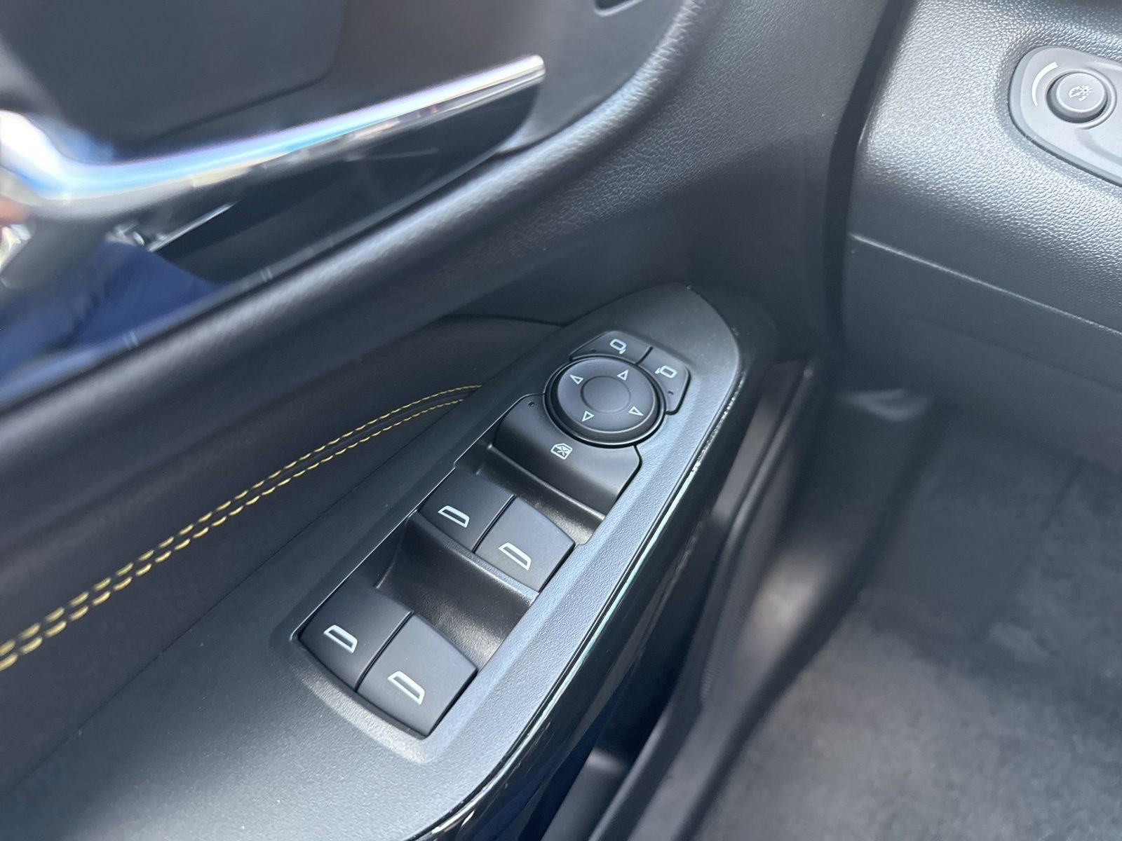 New 2026 Summit White Chevrolet LT with Sunroof Package - Driver Confidence Package - Convenience Package image 35