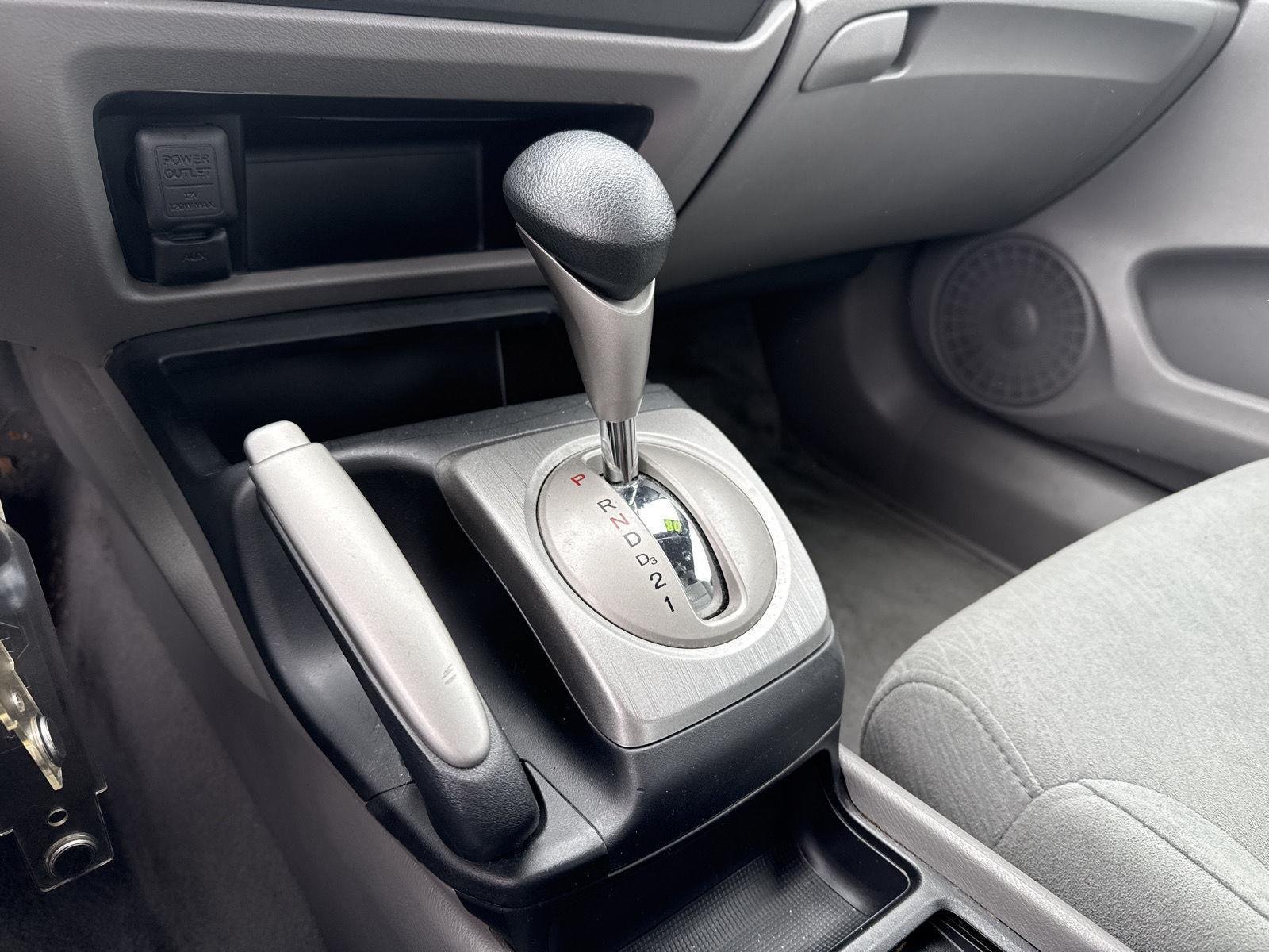 Used 2008 Alabaster Silver Metallic Honda LX image 4