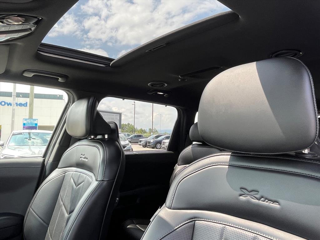 Used 2027 Black Jade Green Kia X-Line EX image 9