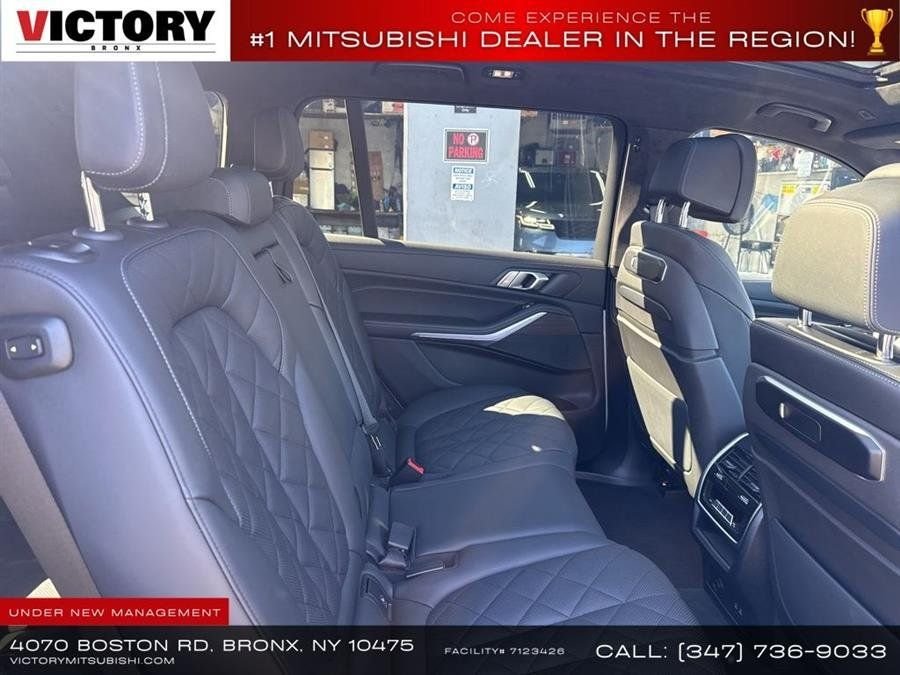 Used 2024 White BMW xDrive40i image 18