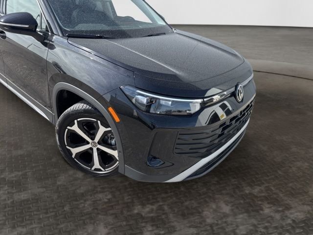 New 2026 Deep Black Volkswagen 2.0T SE image 3