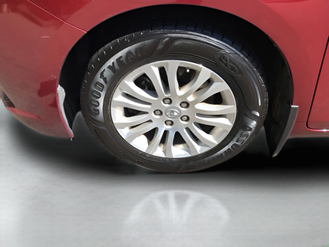Used 2017 Red Toyota XLE image 20