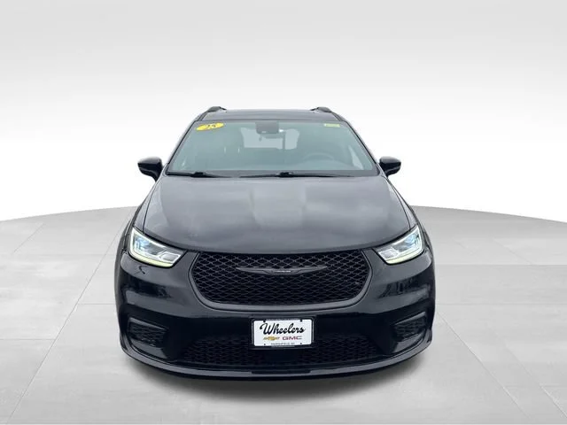 Used 2025 Black Chrysler Limited image 10