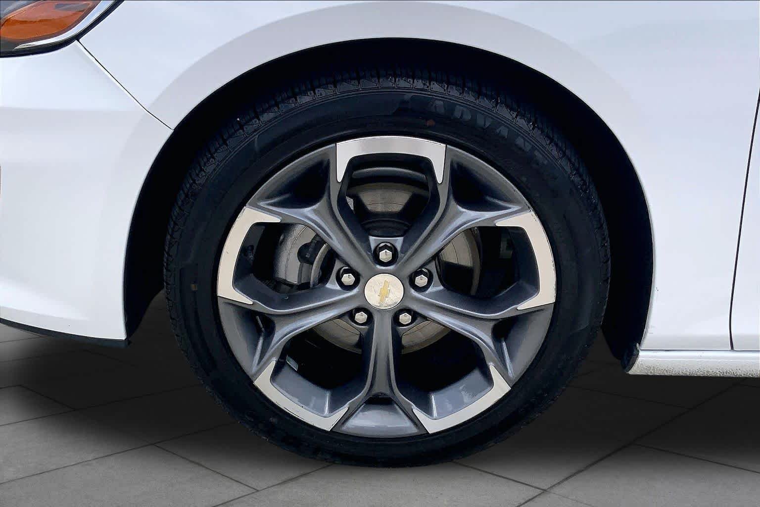 Used 2024 Summit White Chevrolet LT image 11