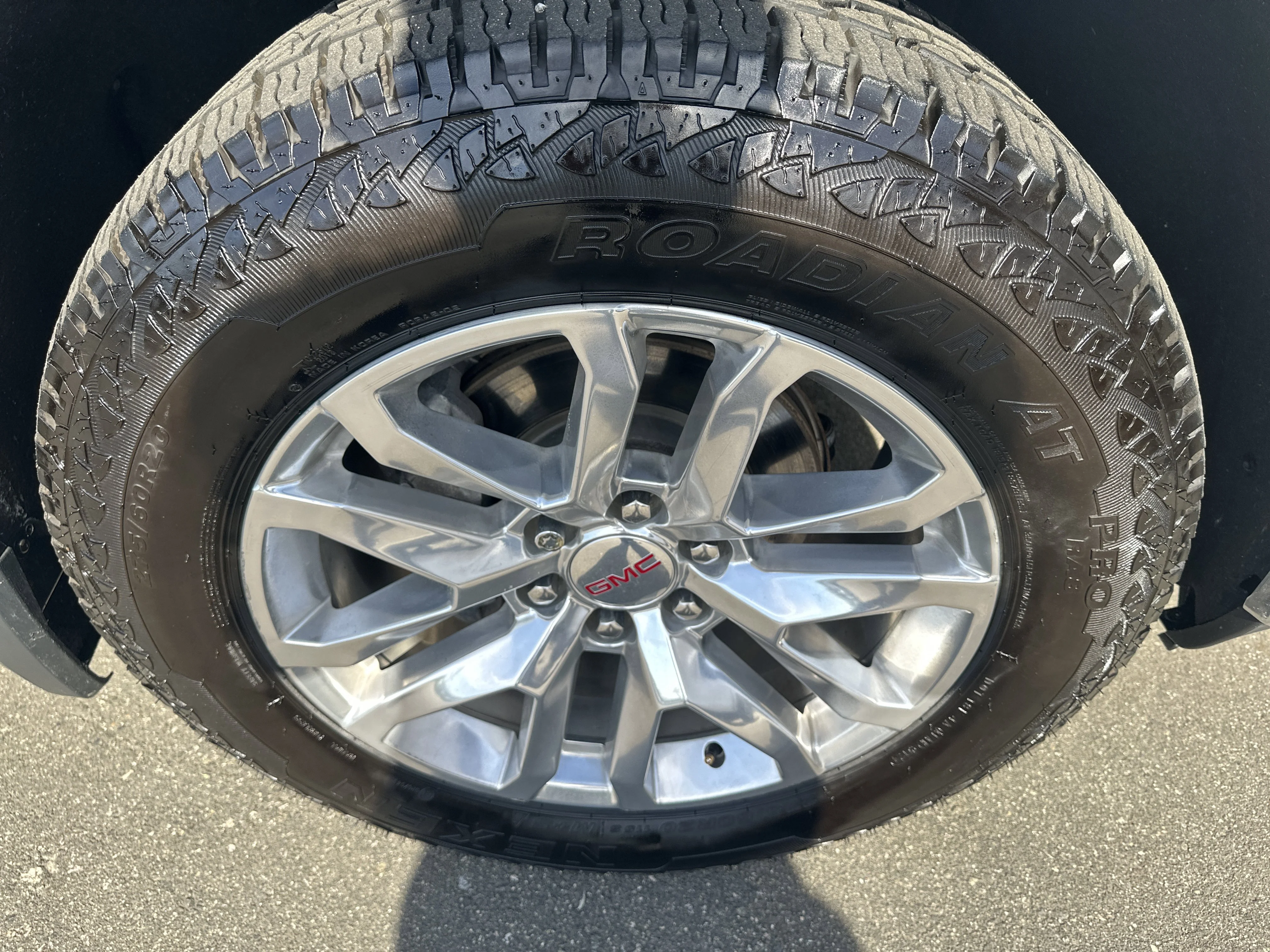 Used 2019 Satin Steel Metallic GMC SLT image 29
