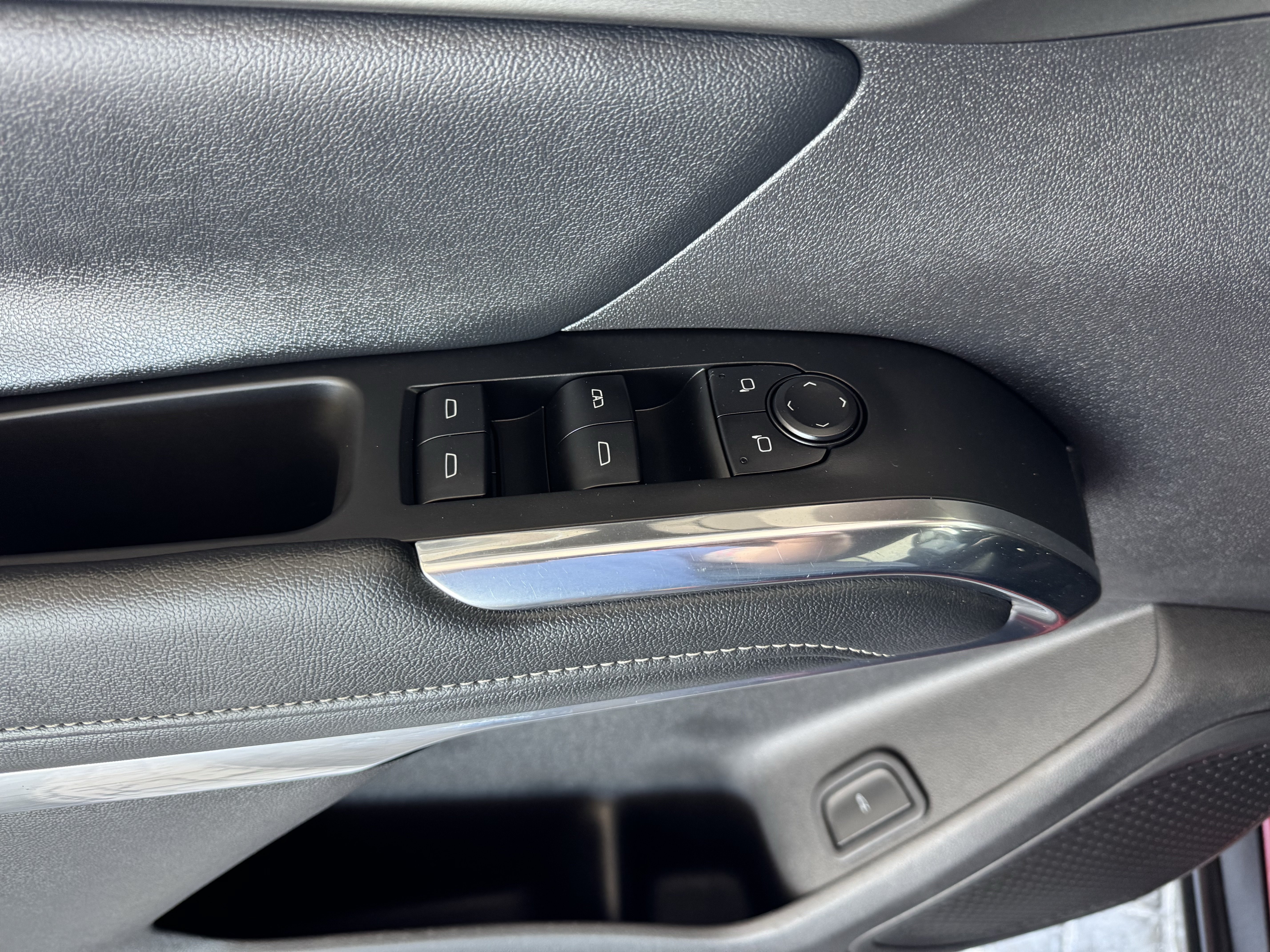 2025 Chevrolet Traverse LT - Photo 11