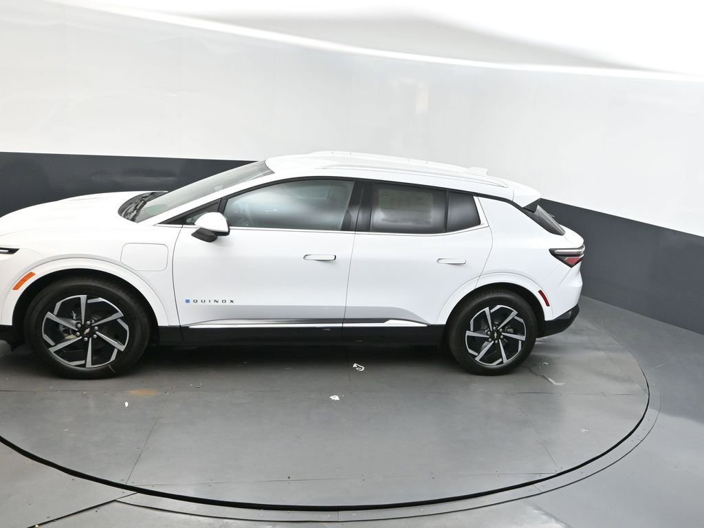 New 2025 Summit White Chevrolet LT image 33