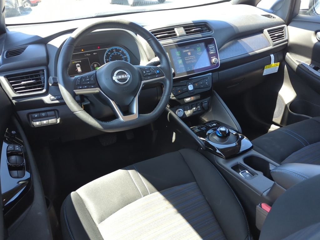 Used 2024 White Nissan SV Plus image 18