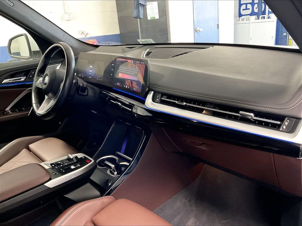 Used 2025 White BMW xDrive28i image 14