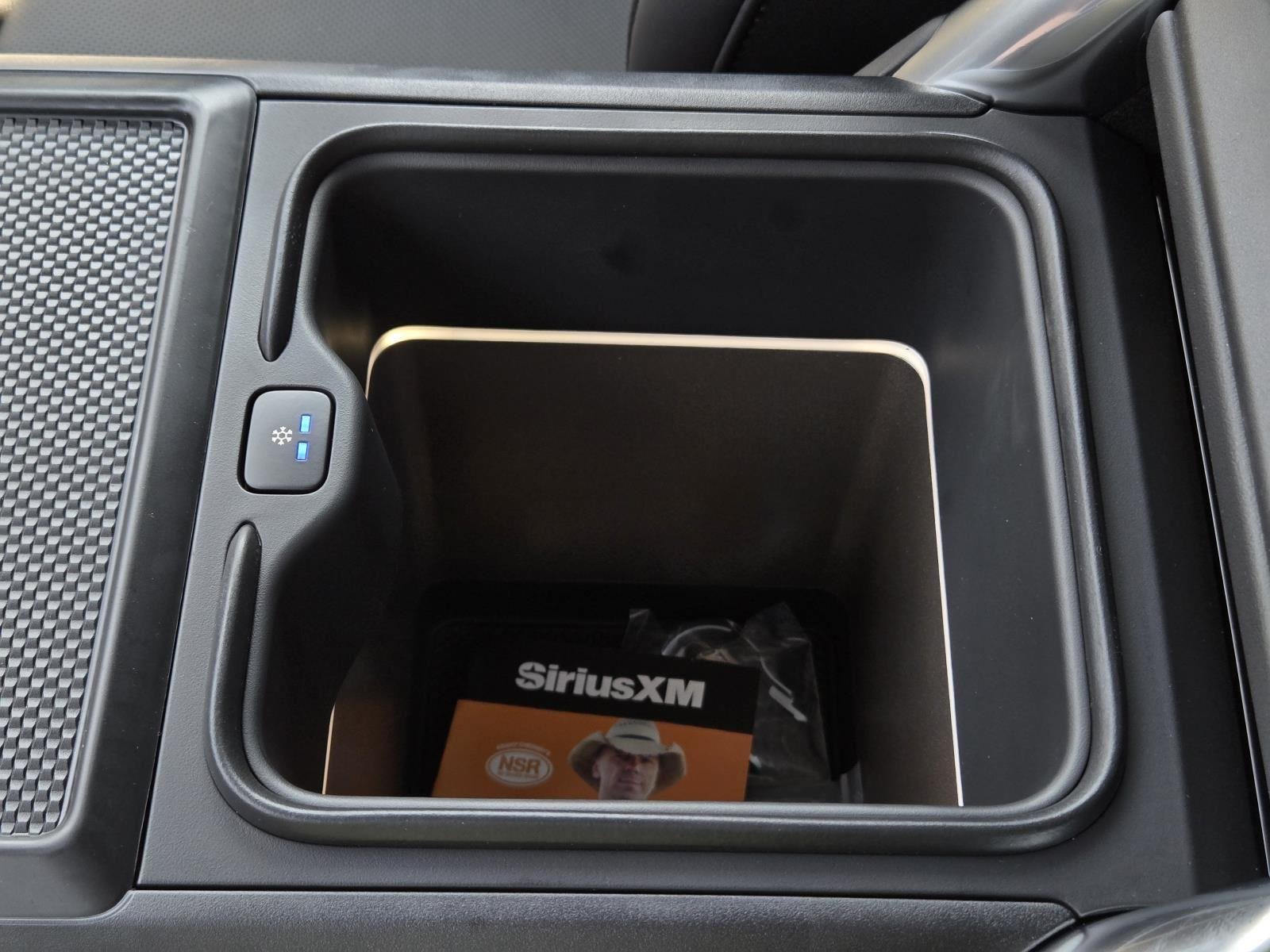 New 2026 Santorini Black Land Rover SE image 39