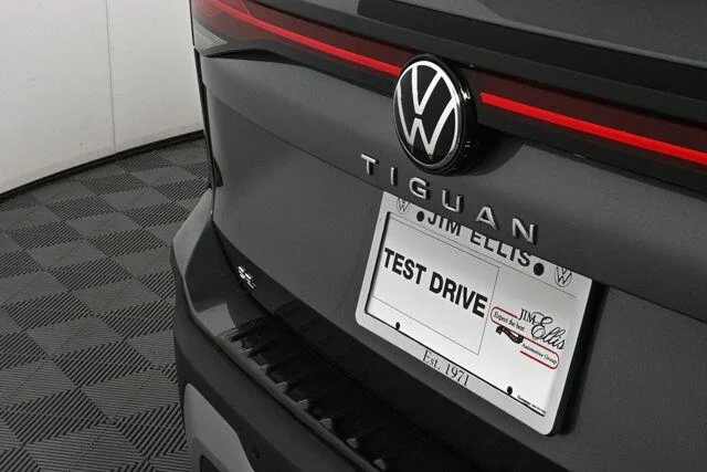 New 2026 Platinum Gray Metallic Volkswagen SE image 34