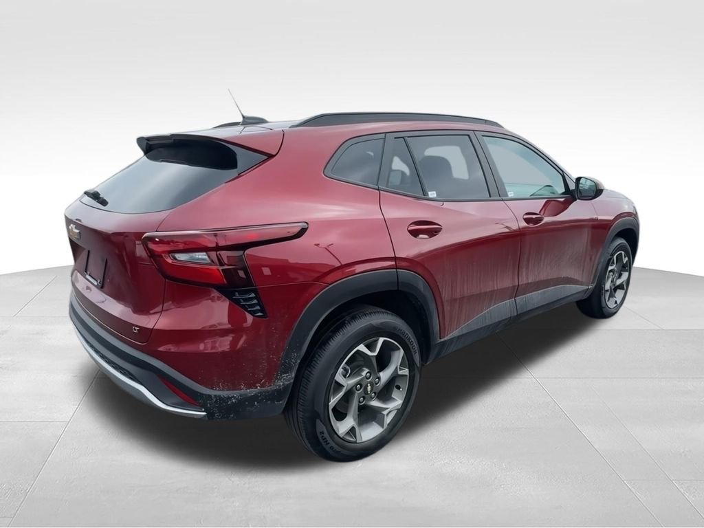 2025 Chevrolet Trax LT - Photo 8