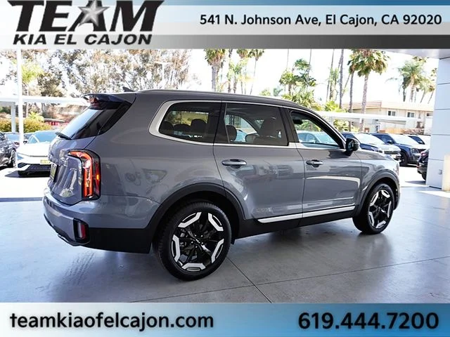 Used 2025 Silver Kia EX FWD image 8