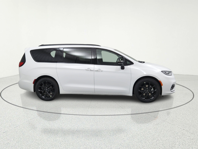 2026 Chrysler Pacifica Limited - Photo 5