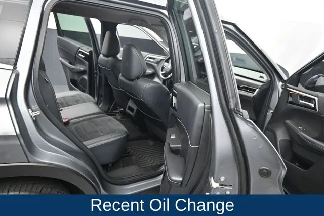 Used 2022  Mitsubishi SE image 13