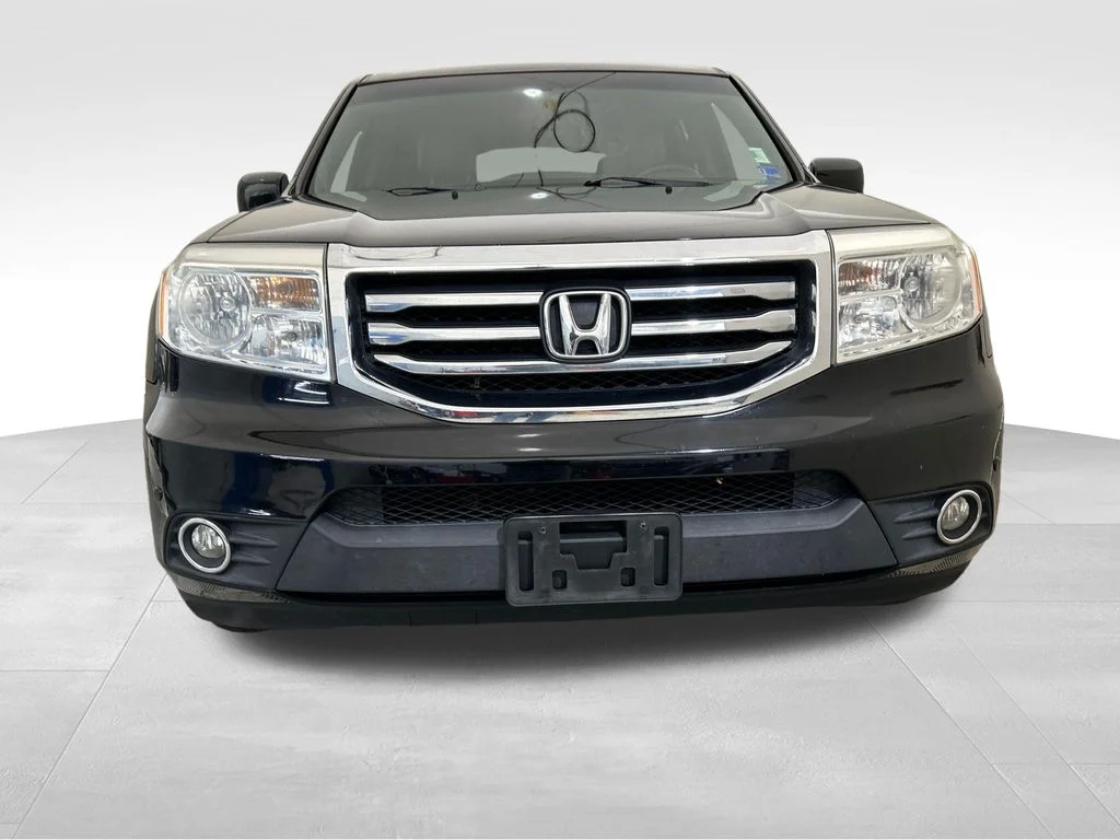 Used 2013 Black Honda Touring image 8